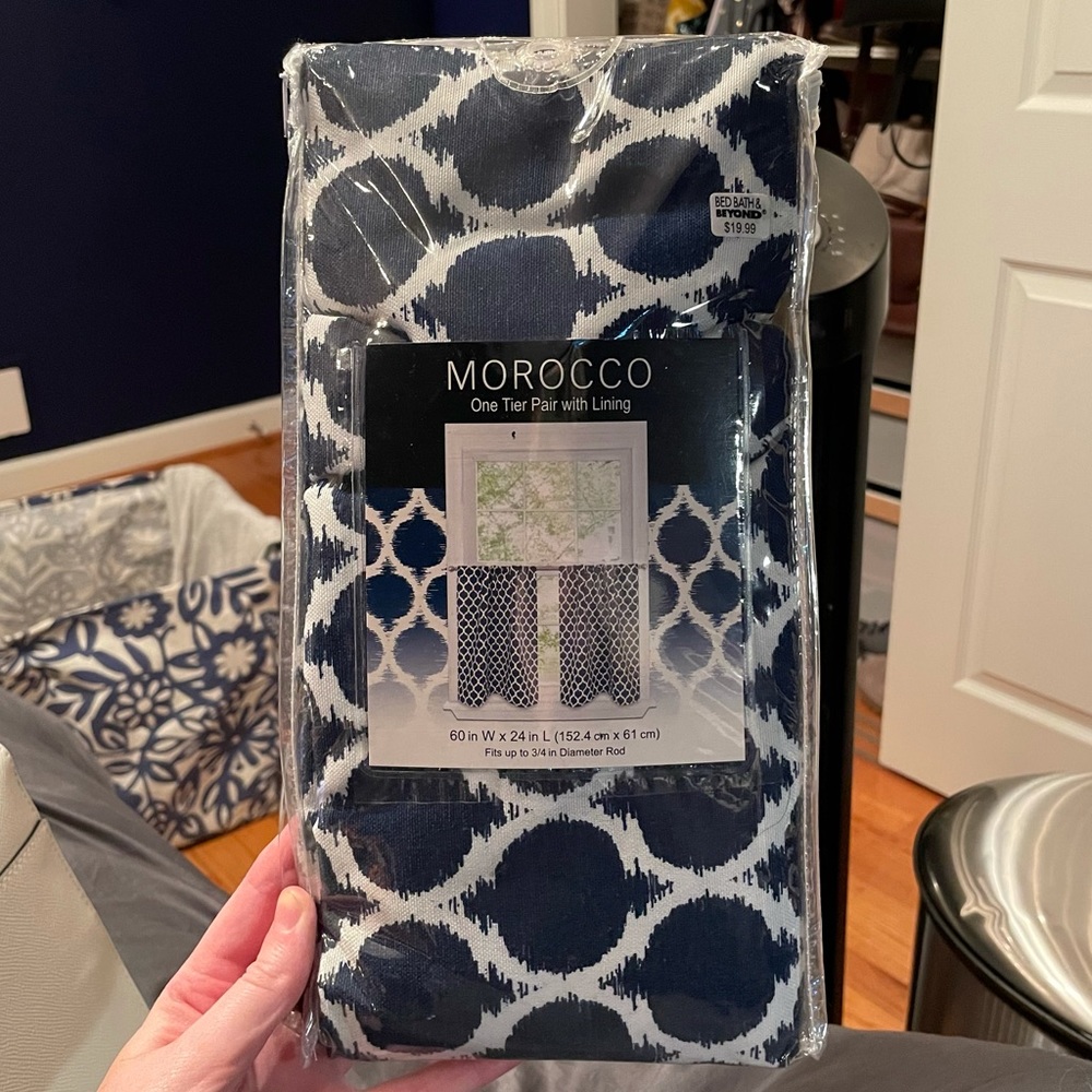 Bed Bath & Beyond Blue/White 24” Curtain Pair